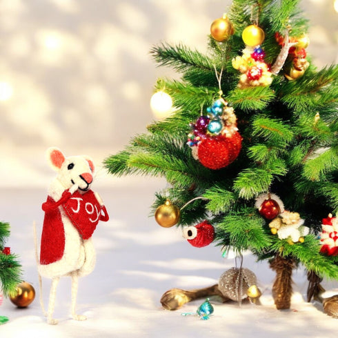 Christmas Décor Handmade Needled Felt Work Mouse Carrying "Heart of Joy"