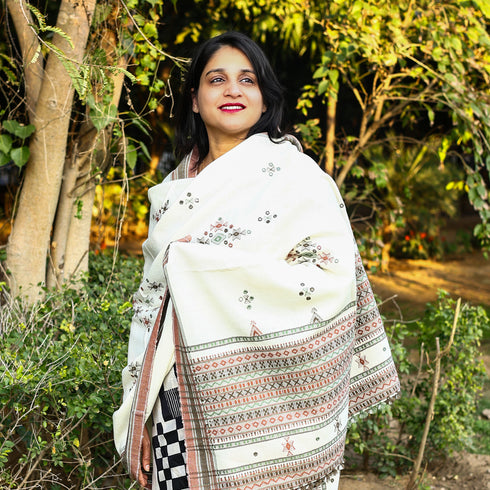 Handwoven Kutchi Bhujodi White Shawl with Earthy Red and Green Geometric Patterns