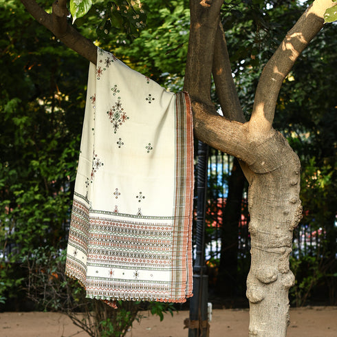 Handwoven Kutchi Bhujodi White Shawl with Earthy Red and Green Geometric Patterns