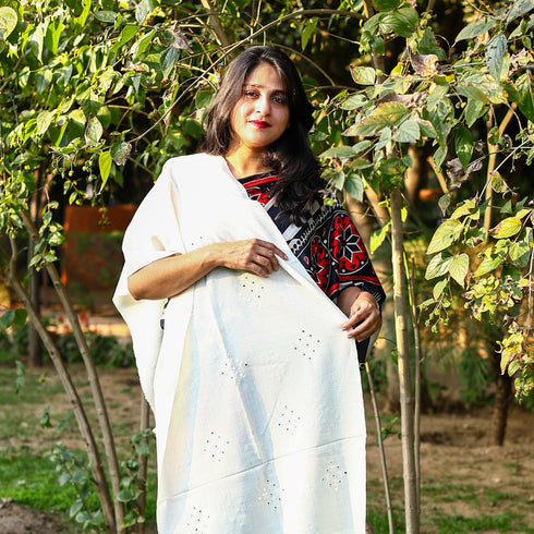 Handwoven Kutchi Bhujodi White Stole with Mirrorwork and Geometric Pattern