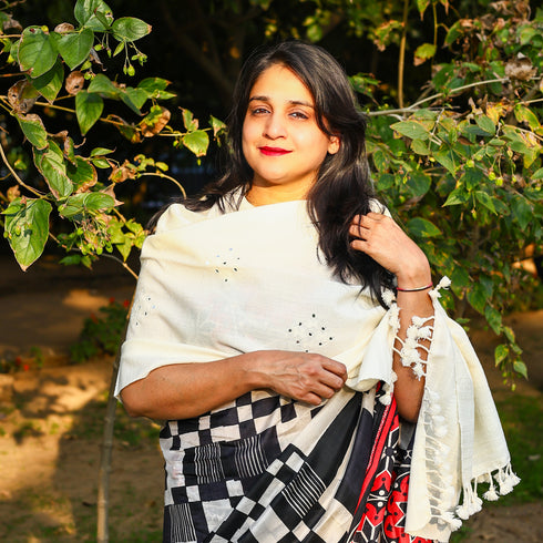 Handwoven Kutchi Bhujodi White Stole with Mirrorwork and Geometric Pattern