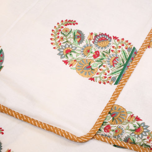 Close-up View of Paisley Pattern on King Size Cotton Bedding Set