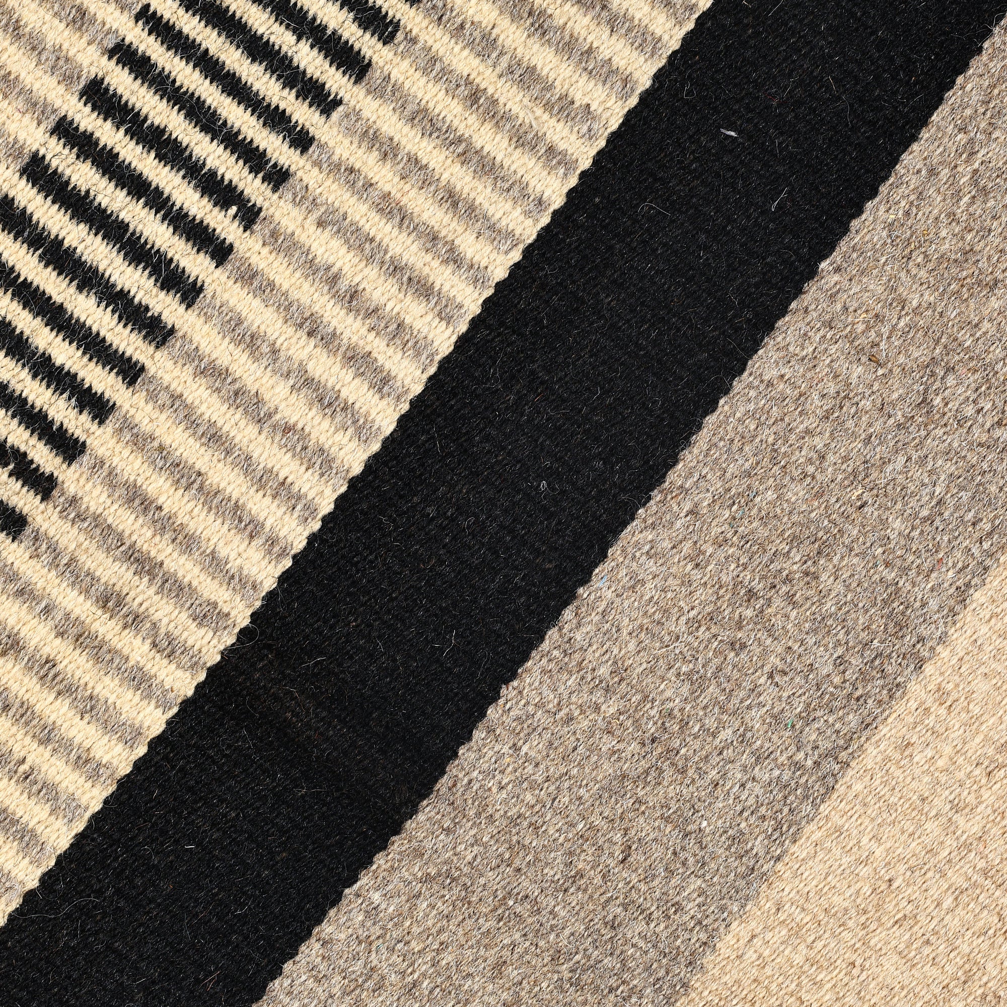 Handwoven Black and Beige Stripe Pattern Rug – Jawaja Wool Durrie – Natriel