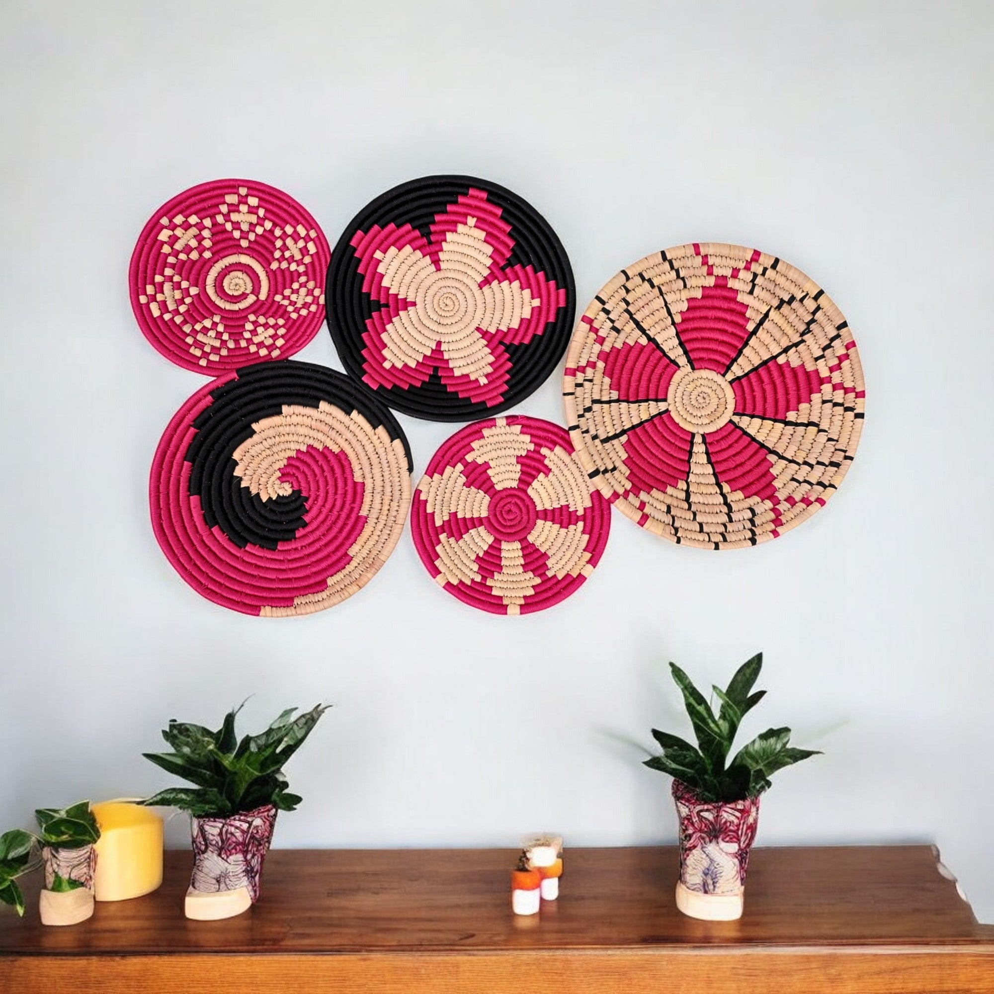 Handcrafted Sabai Grass Wall Decor Basket – Set 