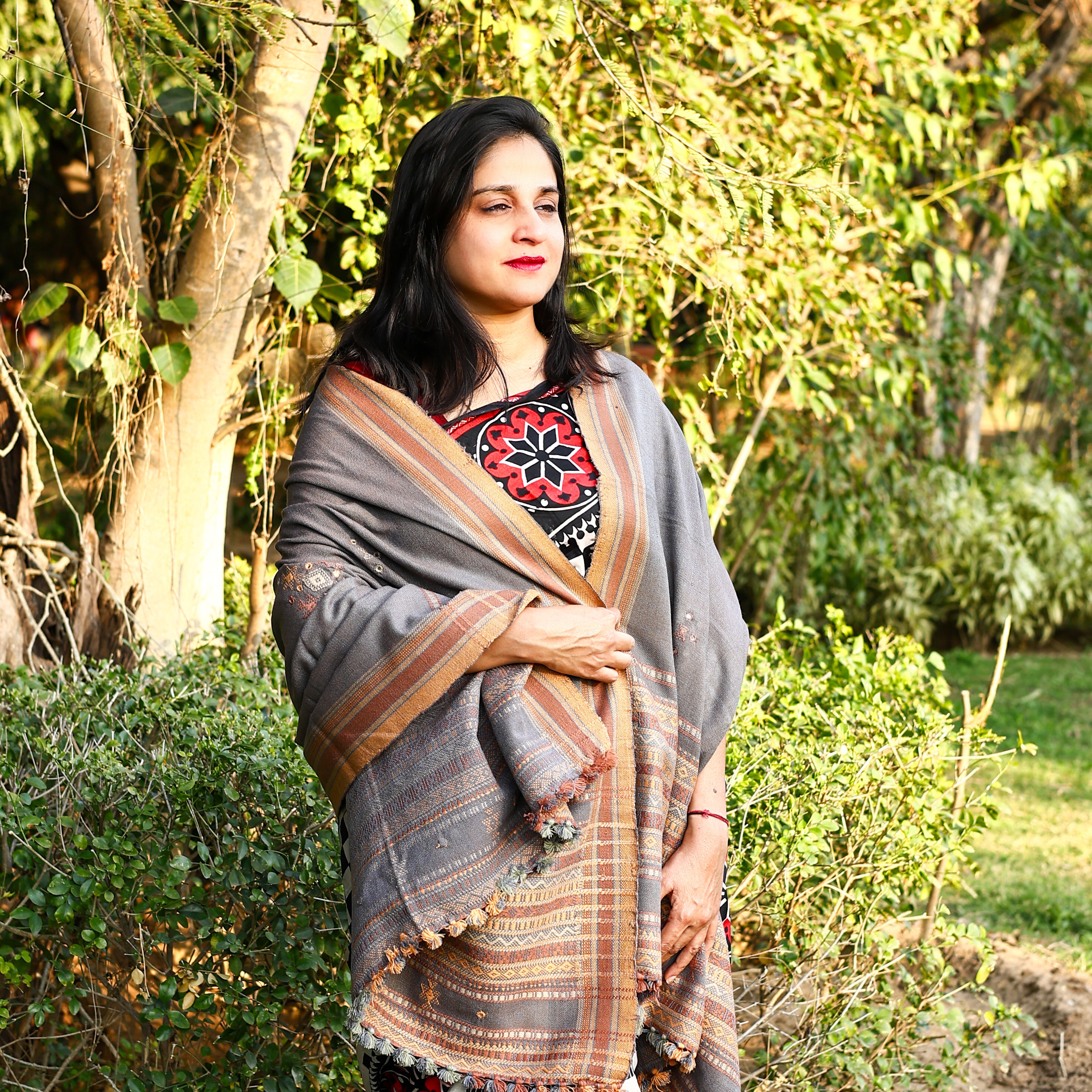 Handwoven Lavender Grey Kutchi Bhujodi Shawl