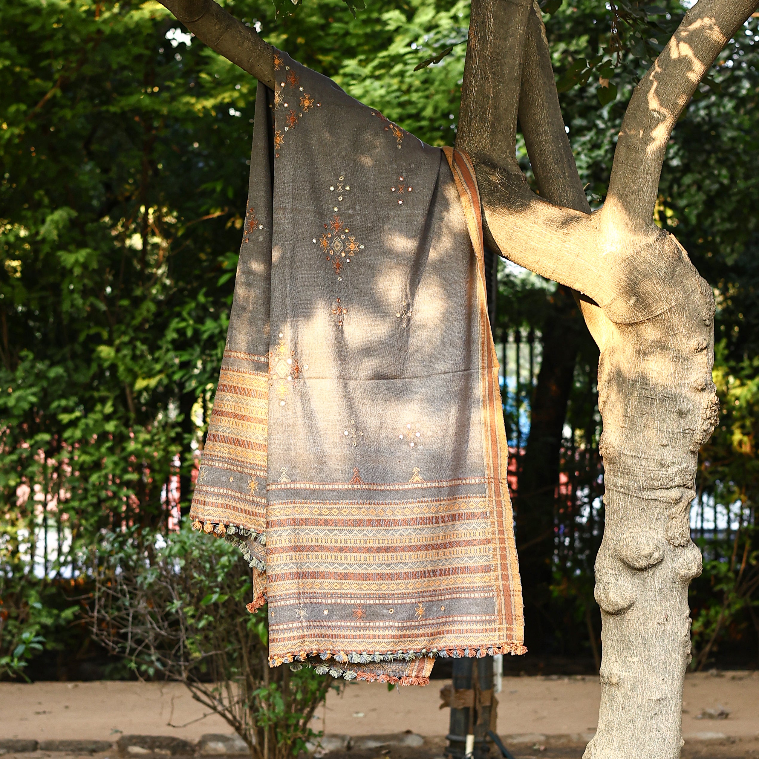 Handwoven Lavender Grey Kutchi Bhujodi Shawl